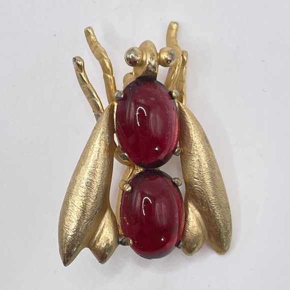 Les Bernard Inc. Vintage Gold Tone Red Cabochon Fly Pin Brooch 60's - Picture 9 of 12